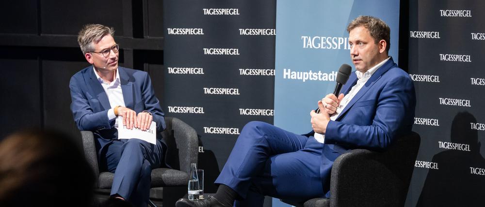 Die Tagesspiegel Hauptstadtgespräche mit Bundesfinanzminister und Vizekanzler Lars Klingbeil (SPD) fand am 29.9.2025 im Deutschen Theater in Berlin statt. Hier streamen Sie das ganze Interview.