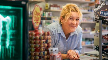 Jeden Tag steht Naciye ab sechs Uhr hinter dem Tresen des Kiosks „Ballerbude“ in der Ruhrgebietsstadt Oer-Erkenschwick. 