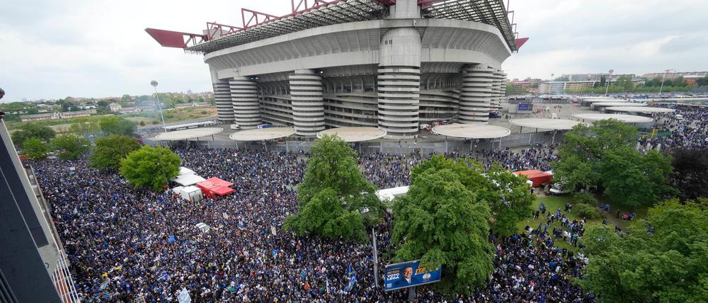 Das San-Siro-Stadion in Mailand soll vekauft werden. (Archivbild)