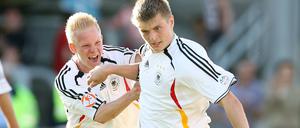 In der U-17-Nationalmannschaft. Mit einem gewissen Toni Kroos (rechts)