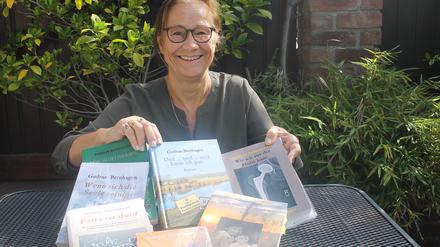 Erst war das Schreiben, dann übernahm Gudrun Bernhagen vier Ehrenämter - sie leitet einen Lesekreis, führt den Philosophischen Stammtisch durch, organisiert die Morgenlektüre und gehört zum Redaktionsteam des Magazins Kosmos.