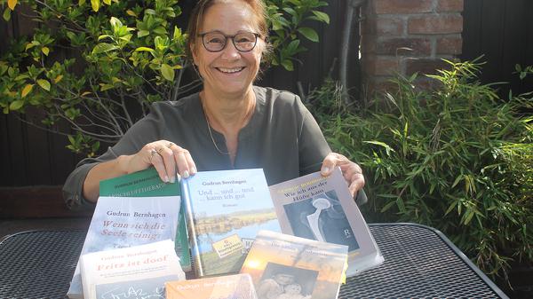 Erst war das Schreiben, dann übernahm Gudrun Bernhagen vier Ehrenämter - sie leitet einen Lesekreis, führt den Philosophischen Stammtisch durch, organisiert die Morgenlektüre und gehört zum Redaktionsteam des Magazins Kosmos.