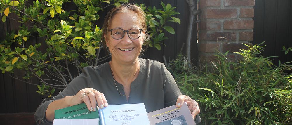 Erst war das Schreiben, dann übernahm Gudrun Bernhagen vier Ehrenämter - sie leitet einen Lesekreis, führt den Philosophischen Stammtisch durch, organisiert die Morgenlektüre und gehört zum Redaktionsteam des Magazins Kosmos.