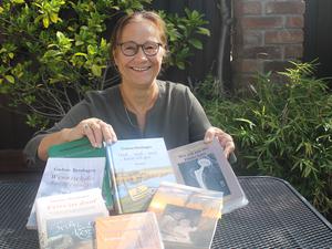 Erst war das Schreiben, dann übernahm Gudrun Bernhagen vier Ehrenämter - sie leitet einen Lesekreis, führt den Philosophischen Stammtisch durch, organisiert die Morgenlektüre und gehört zum Redaktionsteam des Magazins Kosmos.