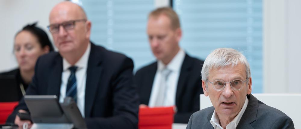 Der Vorsitzende der Brandenburger AfD-Landtagsfraktion, Hans-Christoph Berndt, reagiert auf SPD-Ministerpräsident Dietmar Woidke. (Archivbild)