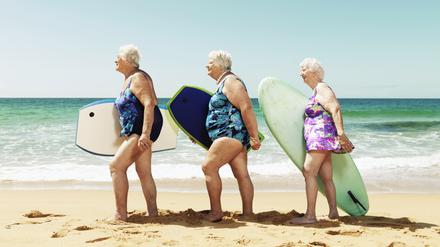 Silver-Surferinnen. Dass in solchen Bildern oft die gleichaltrigen Männer fehlen, ist kein Zufall.