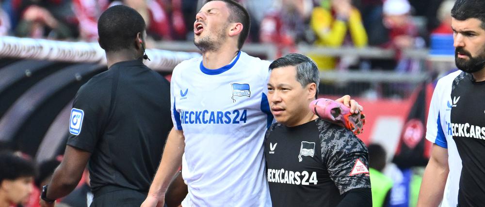Das sah nicht gut aus. Und war es auch nicht. Dawid Kownacki wird Hertha lange fehlen. 