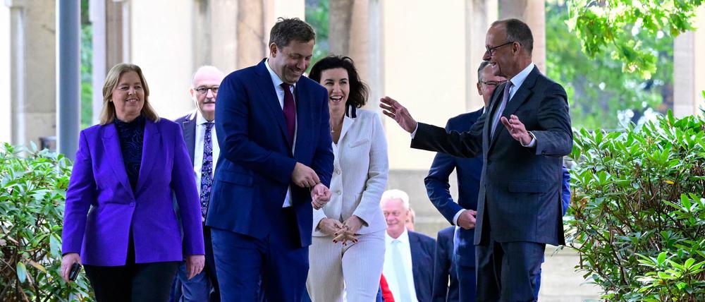 Sozialministerin Bärbel Bas (SPD), Finanzminister Lars Klingbeil (SPD), Forschungsministerin Dorothee Bär (CSU) und Bundeskanzler Friedrich Merz (CDU) am Dienstag während der Klausurtagung in der Villa Borsig. 