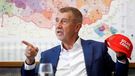 „Starke Tschechische Republik“: Babis’ Wahlkampfteam hat ihn mit der Trump-typischen Mütze ausgestattet.