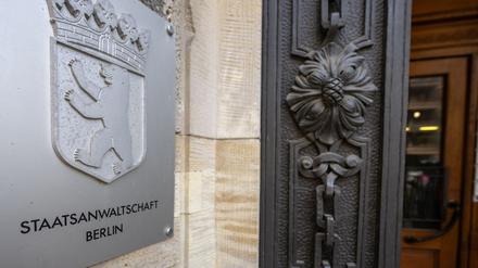 Die Frau soll ihren Ex-Partner im Juni in dessen Wohnung attackiert haben. (Archivbild)