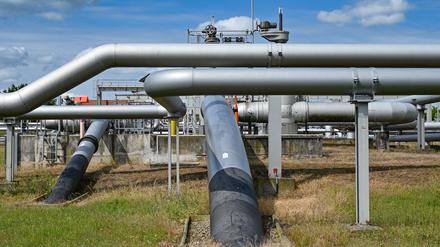 Die Brandenburger Landesregierung dringt auf eine zügige Entscheidung der EU-Kommission für die Ertüchtigung der Pipeline von Schwedt nach Rostock (Archivbild).