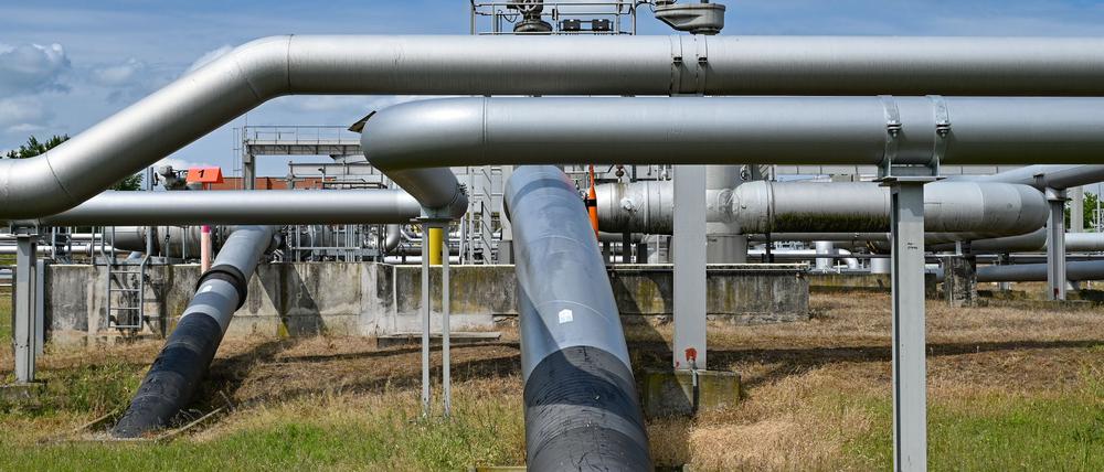 Die Brandenburger Landesregierung dringt auf eine zügige Entscheidung der EU-Kommission für die Ertüchtigung der Pipeline von Schwedt nach Rostock (Archivbild).