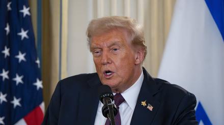 US-Präsident Donald Trump spricht während einer Pressekonferenz mit dem israelischen Ministerpräsidenten Benjamin Netanjahu (Symbolbild).