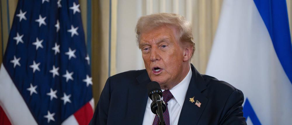 US-Präsident Donald Trump spricht während einer Pressekonferenz mit dem israelischen Ministerpräsidenten Benjamin Netanjahu (Symbolbild).