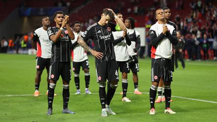Eintracht Frankfurt hat am Dienstag das Gastspiel bei Atlético Madrid mit 1:5 (0:3) verloren.