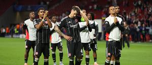 Eintracht Frankfurt hat am Dienstag das Gastspiel bei Atlético Madrid mit 1:5 (0:3) verloren.