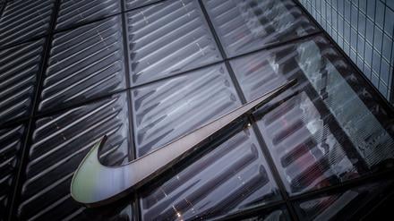 Das Nike-Geschäft erholt sich - doch die Belastung durch die US-Zölle wird größer. (Archivbild)