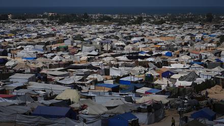 Zeltlager in der sogenannten humanitären Zone im Süden des Gazastreifens. (Archivbild)