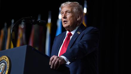 US-Präsident Donald Trump spricht zu einer Versammlung hochrangiger US-Militärkommandeure auf der Marine Corps Base Quantico. 