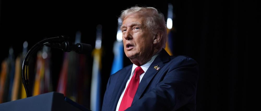 US-Präsident Donald Trump spricht zu einer Versammlung hochrangiger US-Militärkommandeure auf der Marine Corps Base Quantico. 