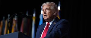 US-Präsident Donald Trump spricht zu einer Versammlung hochrangiger US-Militärkommandeure auf der Marine Corps Base Quantico. 