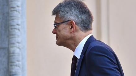 Der Bundesminister für Verkehr, Patrick Schnieder (CDU), kommt bei der Kabinettsklausur an.
