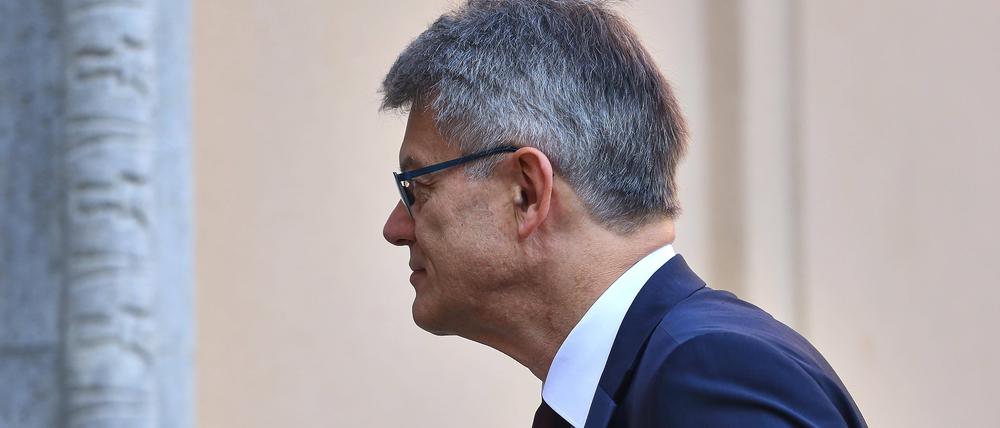 Der Bundesminister für Verkehr, Patrick Schnieder (CDU), kommt bei der Kabinettsklausur an.