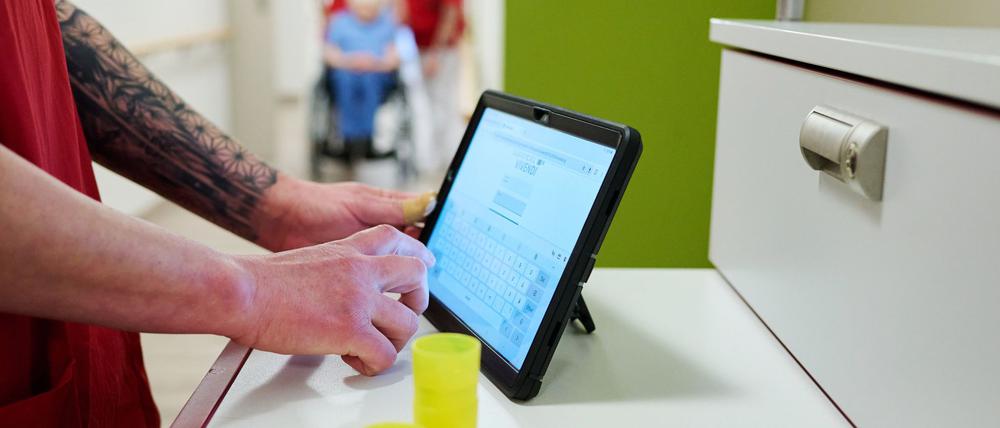Beim Einstecken der Versichertenkarte am Anmeldetresen erteilen Patienten ein Zugriffsrecht standardmäßig für 90 Tage (Symbolbild).