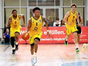 Auf die Plätze, fertig, los! Alba und Boogie Ellis (am Ball) setzen auf hohes Tempo. 