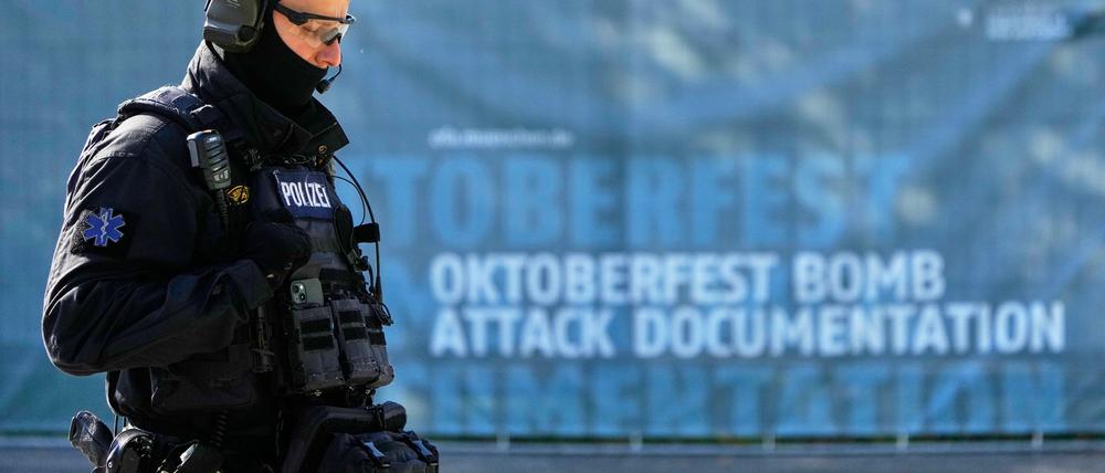 Das Gelände wird abgesucht.