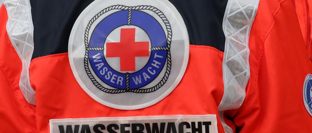 Rund 1.100 Menschen half die DRK-Wasserwacht in der Sommersaison in Berlin. (Symbolbild)