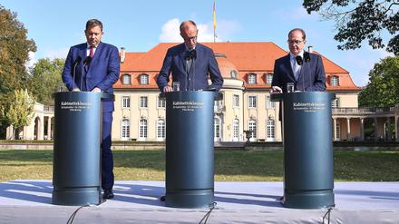 Finanzminister Lars Klingbeil (SPD), Bundeskanzler Friedrich Merz (CDU), Innenminister Alexander Dobrindt (CSU) äußern sich nach der Kabinettsklausur.