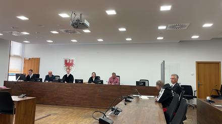Beim Prozessauftakt im Potsdamer Landgericht.