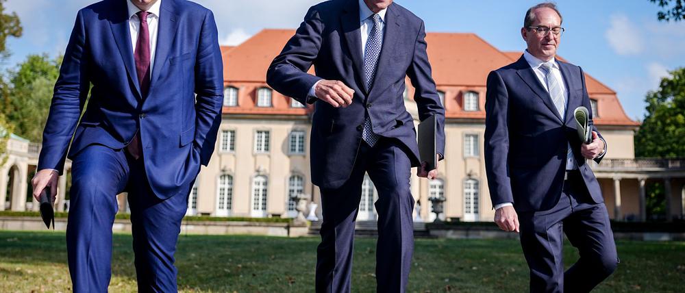 Merz, Vizekanzler Klingbeil und Innenminister Dobrindt traten gemeinsam vor die Presse.