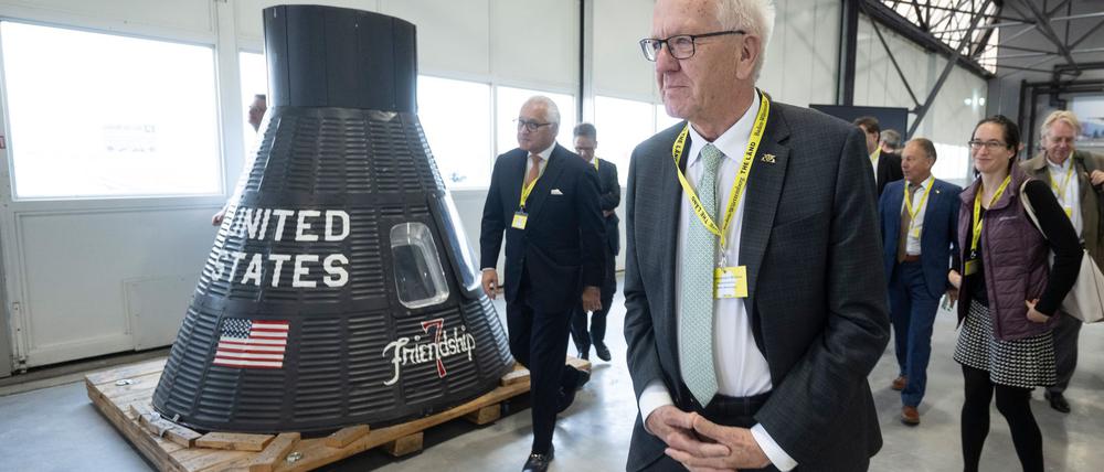 Auf seiner letzten Dienstreise tauchte der Regierungschef auch in die Weltraumforschung ein.