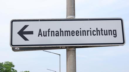 Zuerst werden die Asylbewerber in den Erstaufnahmeeinrichtungen der Länder untergebracht. (Symbolbild)