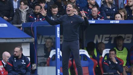 Trainer Oliver Glasner begleitet die Spiele seines Teams äußerst emotional.