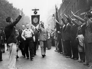 Er wollte ein faschistisches Großbritannien: Oswald Mosley, hier bei einem Aufmarsch seiner Anhänger im Jahr 1937. 