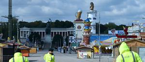 Das Oktoberfest auf der Münchner Theresienwiese musste am Mittwoch bis 17.30 Uhr geschlossen bleiben. 