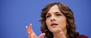 Elisabeth Kaiser (SPD), Staatsministerin und Ostbeauftragte der Bundesregierung, spricht bei einer Pressekonferenz anlässlich der Vorstellung des Berichtes zum Stand der Deutschen Einheit.