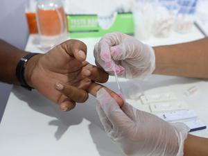 Der Zugang zu HIV-Prävention wird in vielen Ländern abrupt beendet. Auch Deutschland streicht Fördermittel.