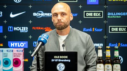 Ole Book hat seinen Vertrag als Sportvorstand der SV Elversberg verlängert.