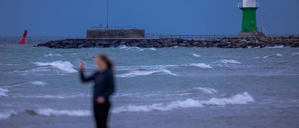 Betroffen vom jüngsten Fischsterben war die Küste von Markgrafenheide, Hohe Düne, Warnemünde bis Heiligendamm. (Archivbild)