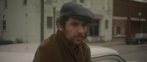 Apathie und kriminelle Energie. J.B. (Josh O’Connor) plant einen idiotensicheren Einbruch, überschätzt aber sein Organisationstalent.