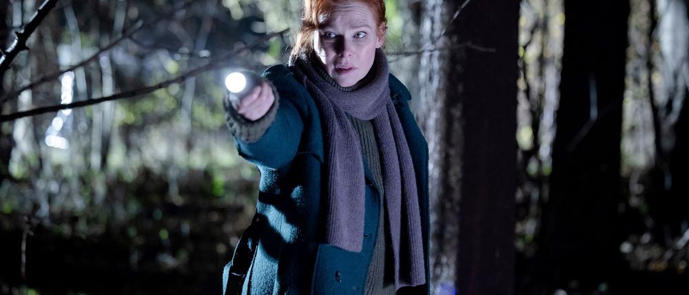Detective Sergeant Kate Linville (Henny Reents) steht bei der Jagd nach einem Phantom vor mehreren Rätseln. 