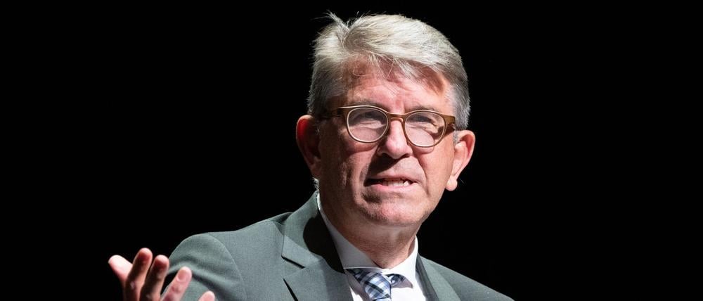 Wolfram Weimer (parteilos), Staatsminister für Kultur und Medien, spricht im Haus der Berliner Festspiele während der Eröffnung des Internationalen Literaturfestivals Berlin.