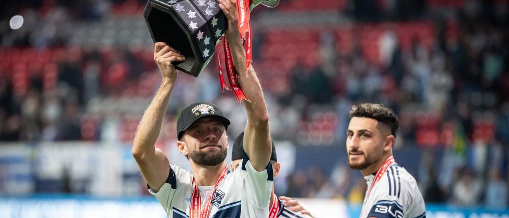 Thomas Müller (l) gewann mit den Vancouver Whitecaps die kanadische Meisterschaft.
