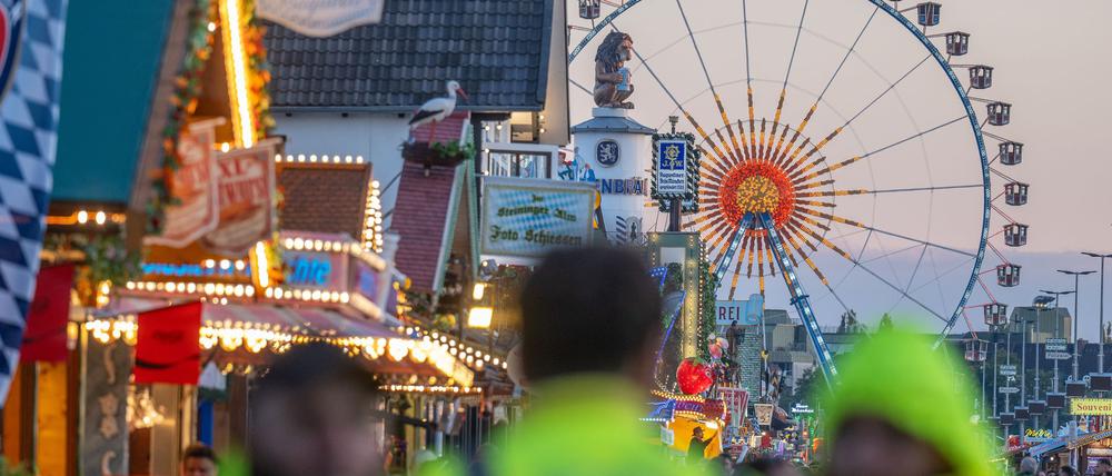 Nach einer Bombendrohung wurde am Mittwoch das Oktoberfest gesperrt. Am Abend startete dann der Festbetrieb.