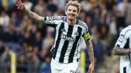 Nick Woltemade bejubelt sein erstes Tor in der Champions League.