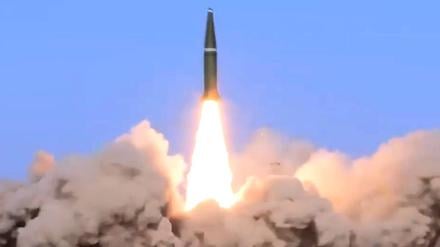 Eine Iskander-M-Rakete wird während der Militärübung „Zentr-2019” auf dem Übungsgelände Sary-Shagan in Kasachstan abgefeuert. (Archivbild vom 20. September 2019).